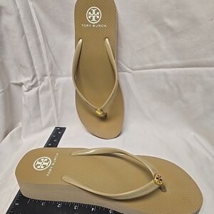 Tory Burch Women's Tan Flip Flops Size 10